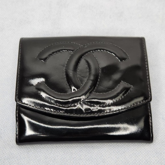 CHANEL Handbags - Chanel Women's Black Patent Leather Bifold Compact Wallet CC Authentic